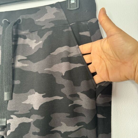 Athleta gray camo sweatpants size small - Picture 3 of 6